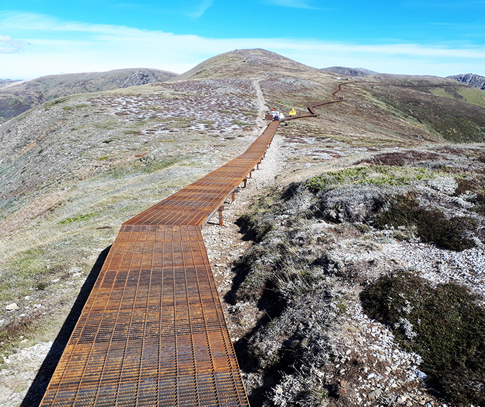 The Mount Lee steel mesh walkway